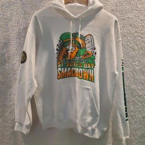 NWOT Mens Gildan Heavy Blend Hoodie Size M, White and St. Patrick day